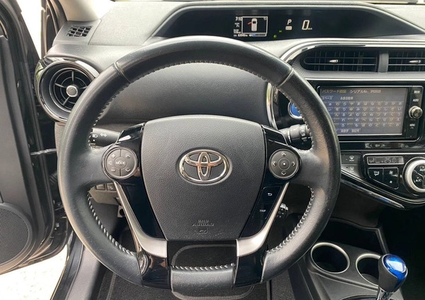 Toyota Prius cena 52999 przebieg: 69000, rok produkcji 2019 z Warszawa małe 562
